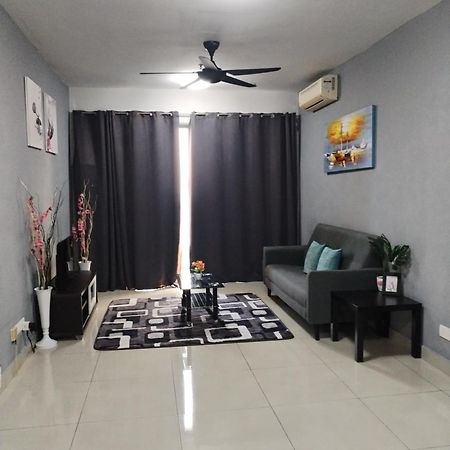 The Family Homestay@Univ360 Place,Serdang Seri Kembangan Kültér fotó